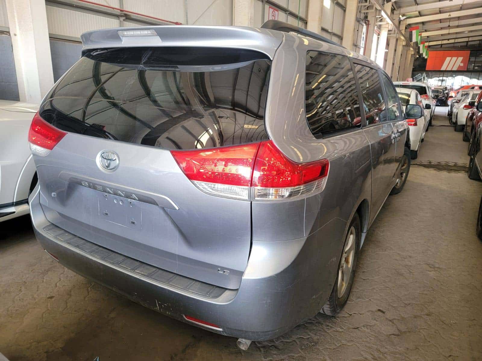 Toyota Sienna 2011 thumbnail 4
