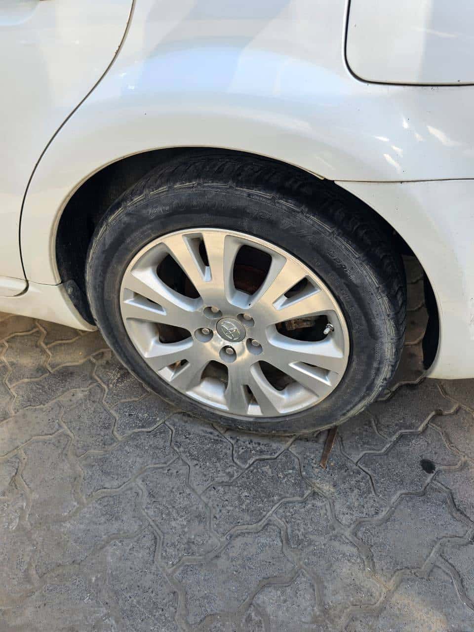 TOYOTA AVALON 2010 thumbnail 6