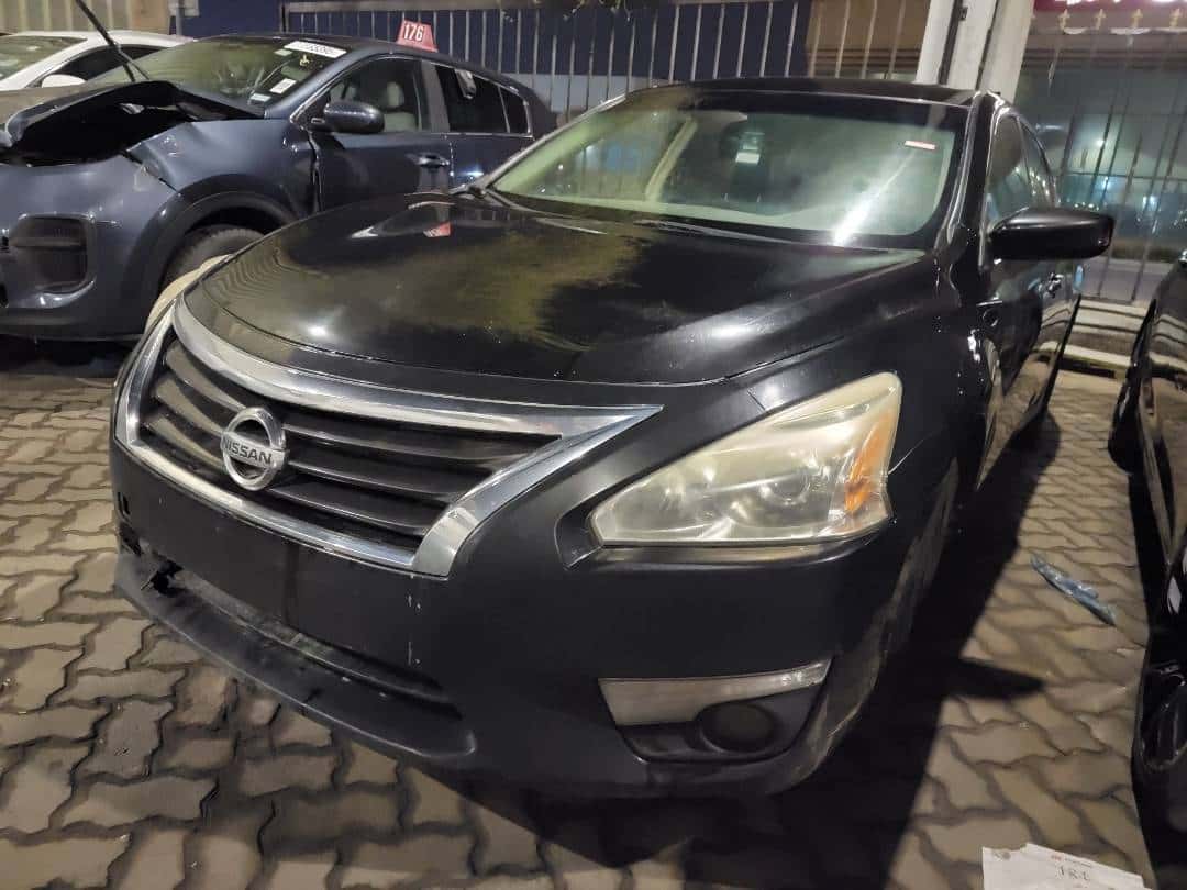 NISSAN ALTIMA - Exterior