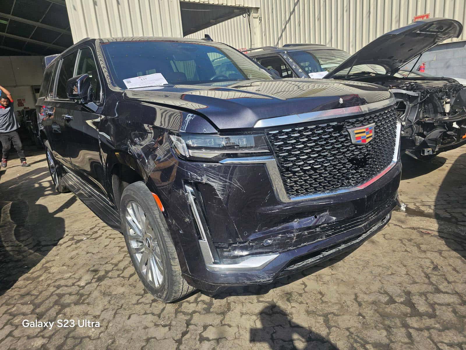 CADILLAC ESCALADE ESV PREMIUM LUXURY - Exterior