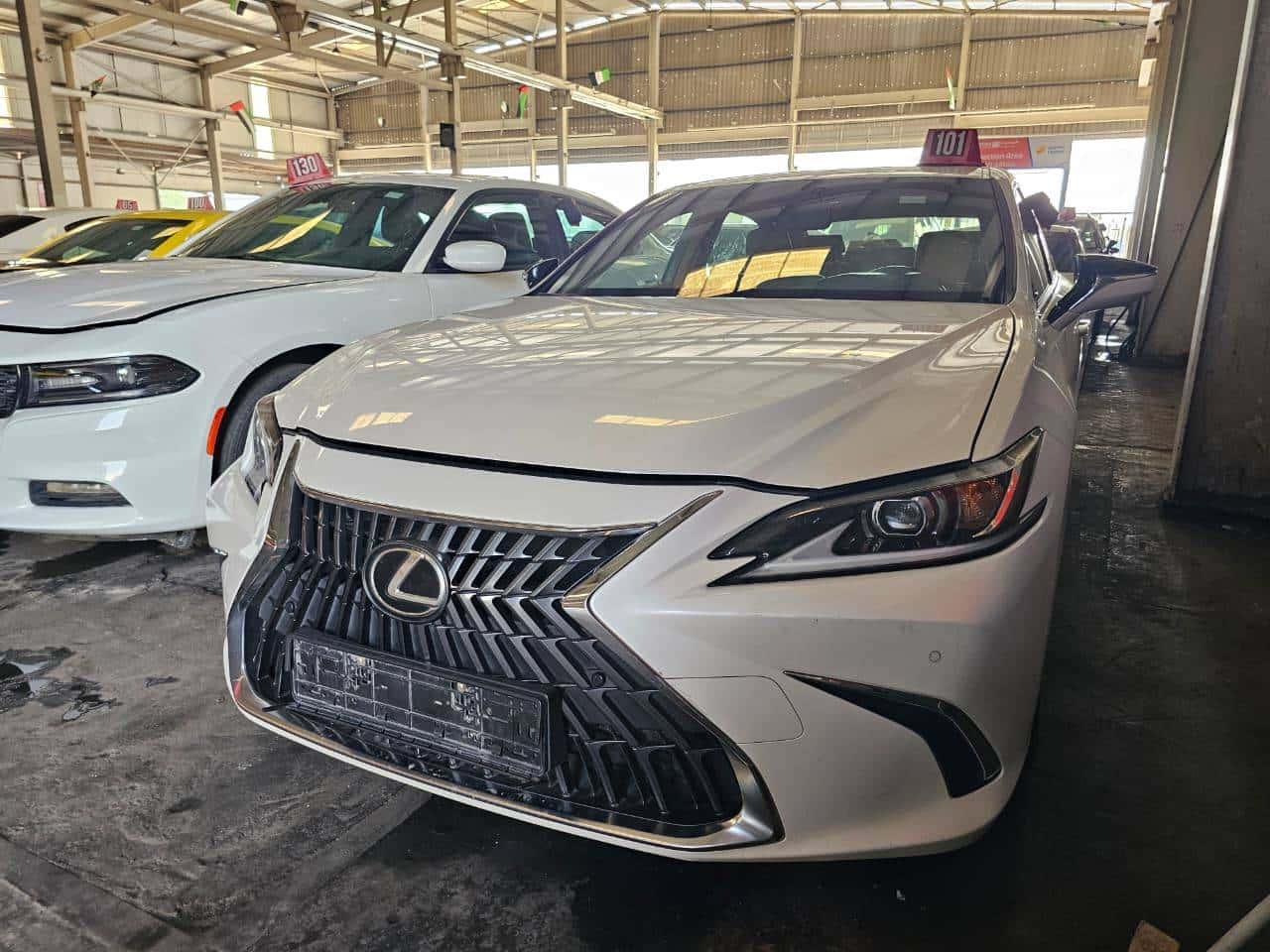 Lexus ES 300H 2023 thumbnail 2