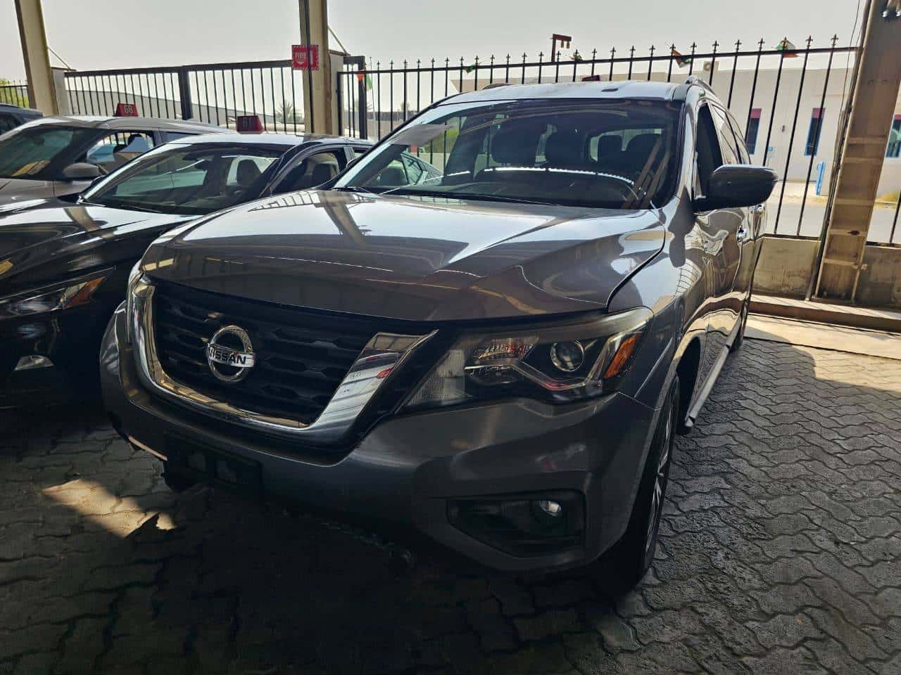 Nissan Pathfinder 2017 thumbnail 3
