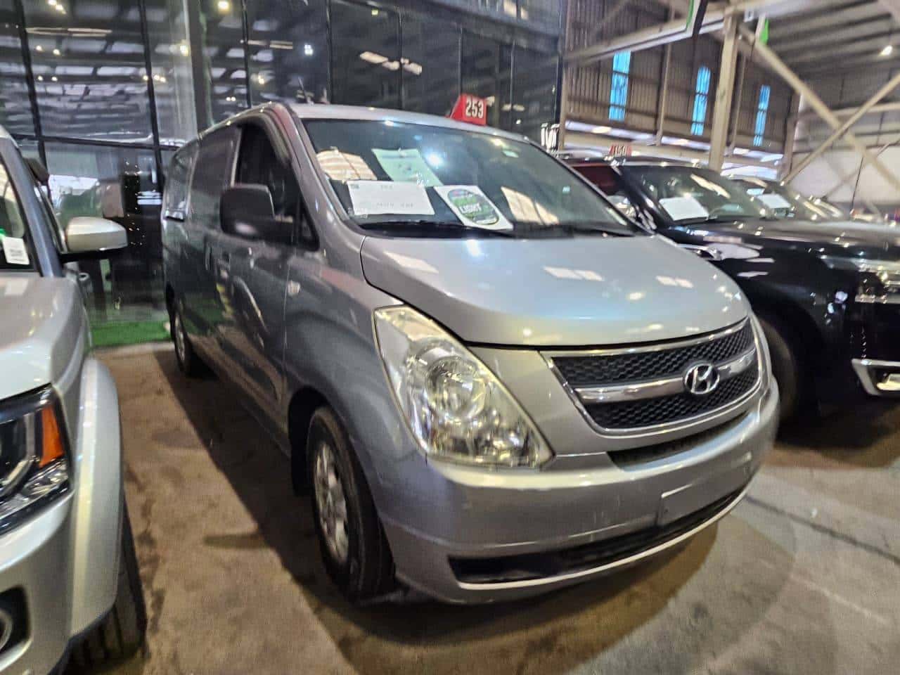 Hyundai GRAND STAREX 2011 thumbnail 2