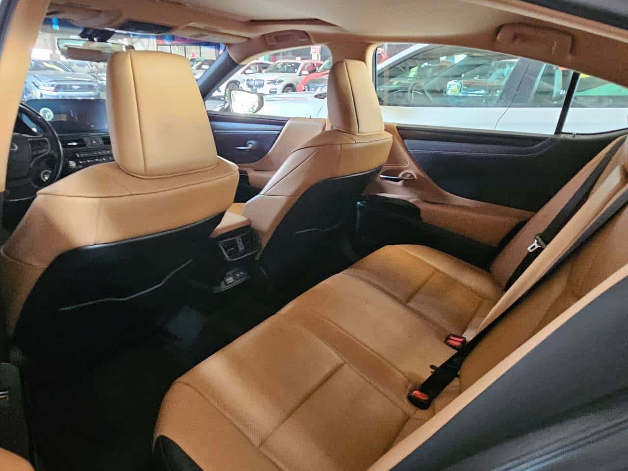 Lexus ES 300H 2023 thumbnail 6