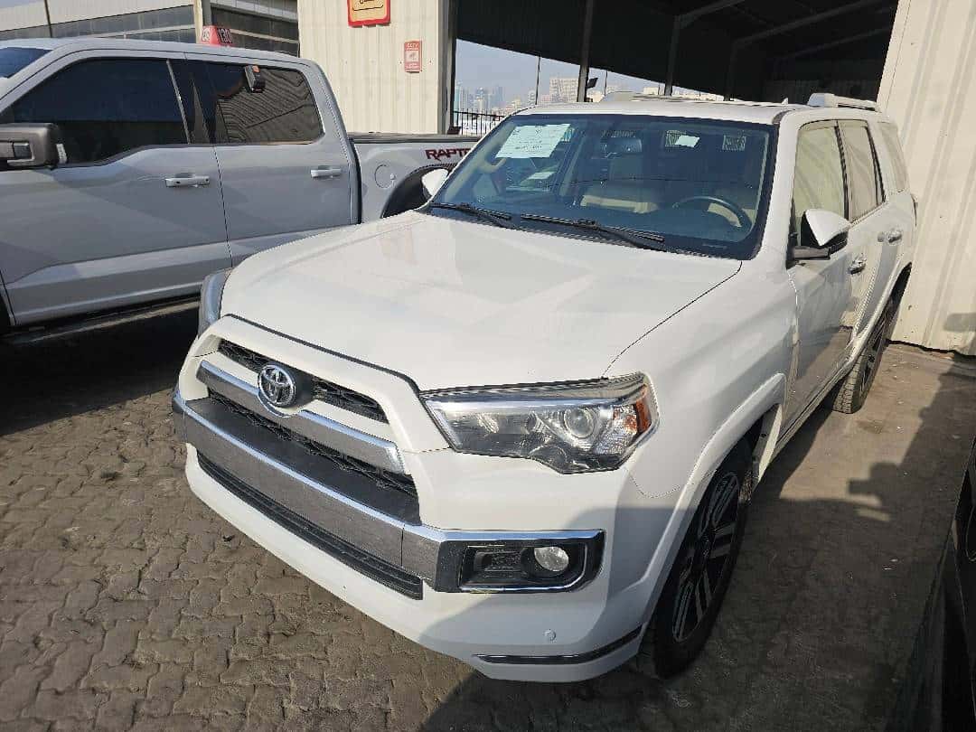 TOYOTA 4RUNNER SR5 - Exterior