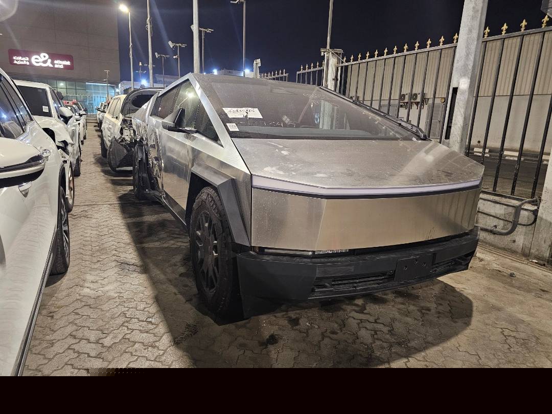 TESLA CYBERTRUCK - Exterior