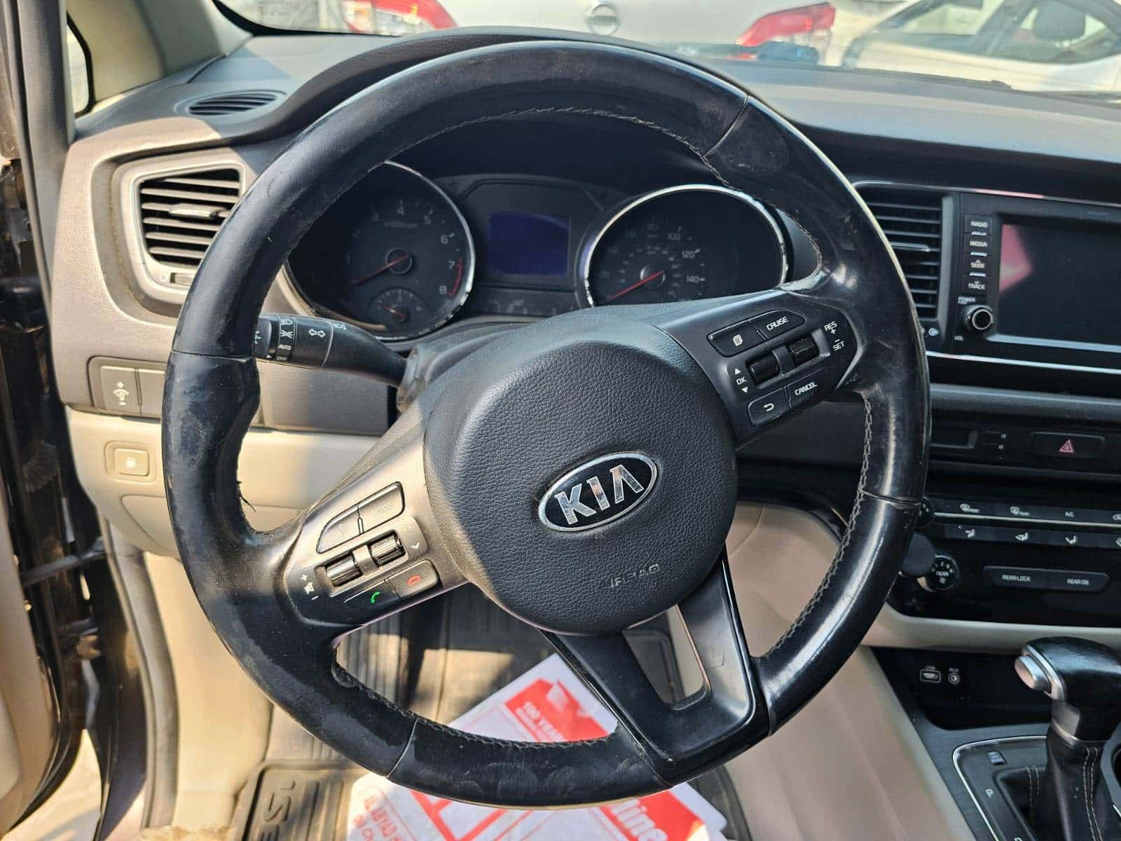 Kia Sedona 2017 thumbnail 7