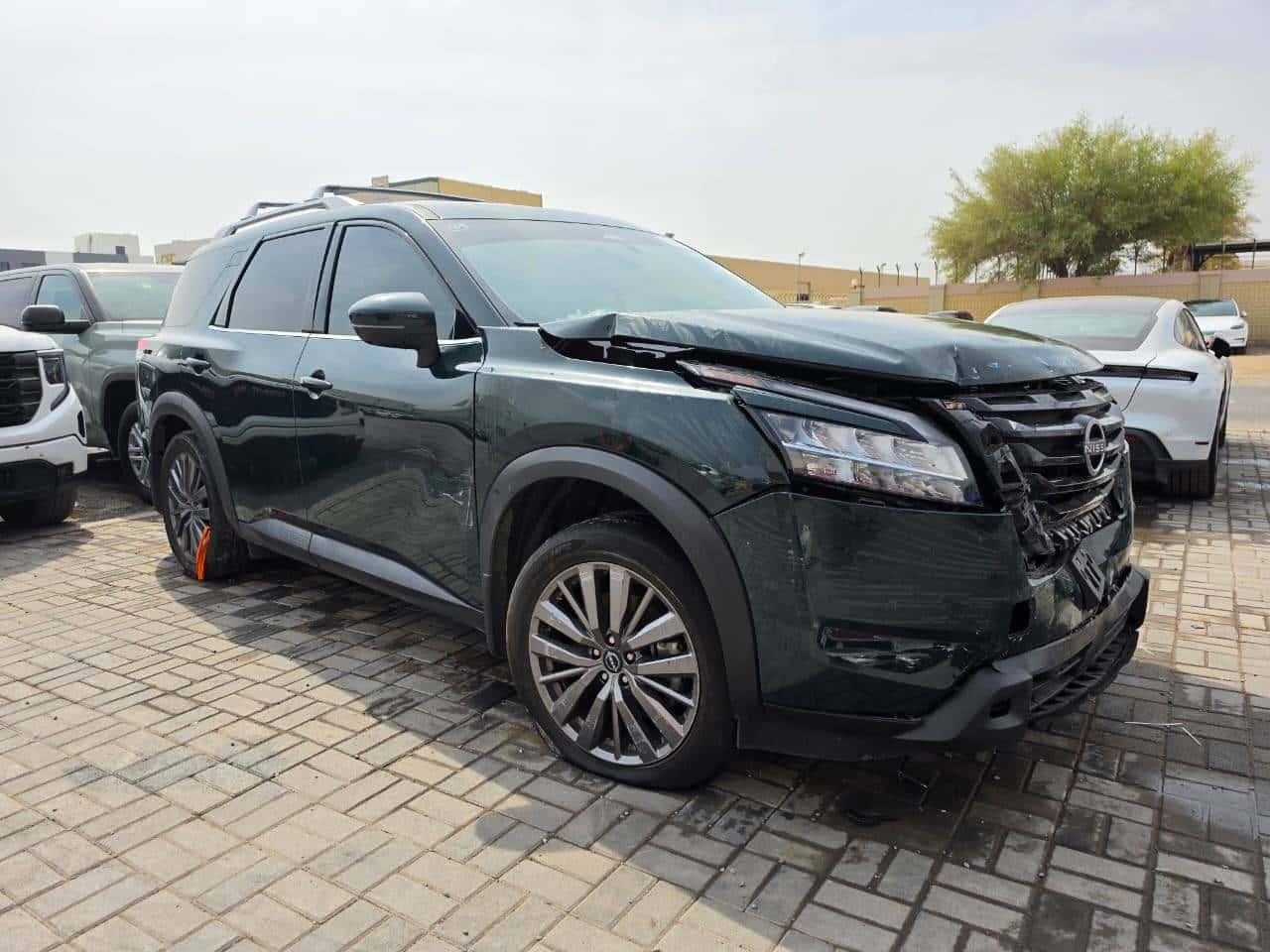 Nissan Pathfinder 2024 thumbnail 2