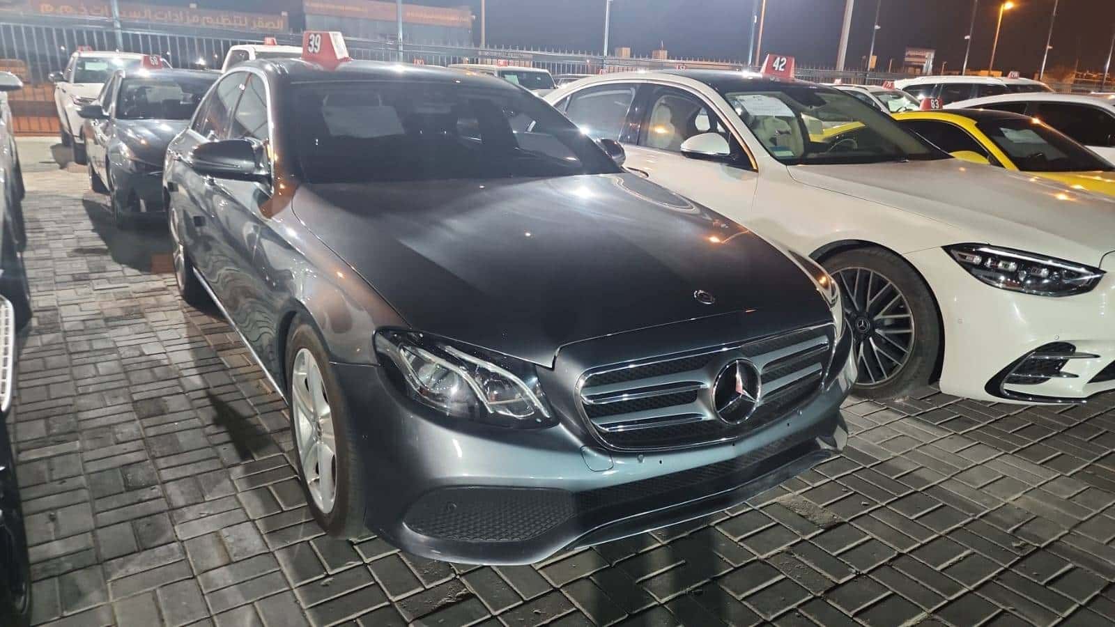 MERCEDES BENZ E 200 - Exterior