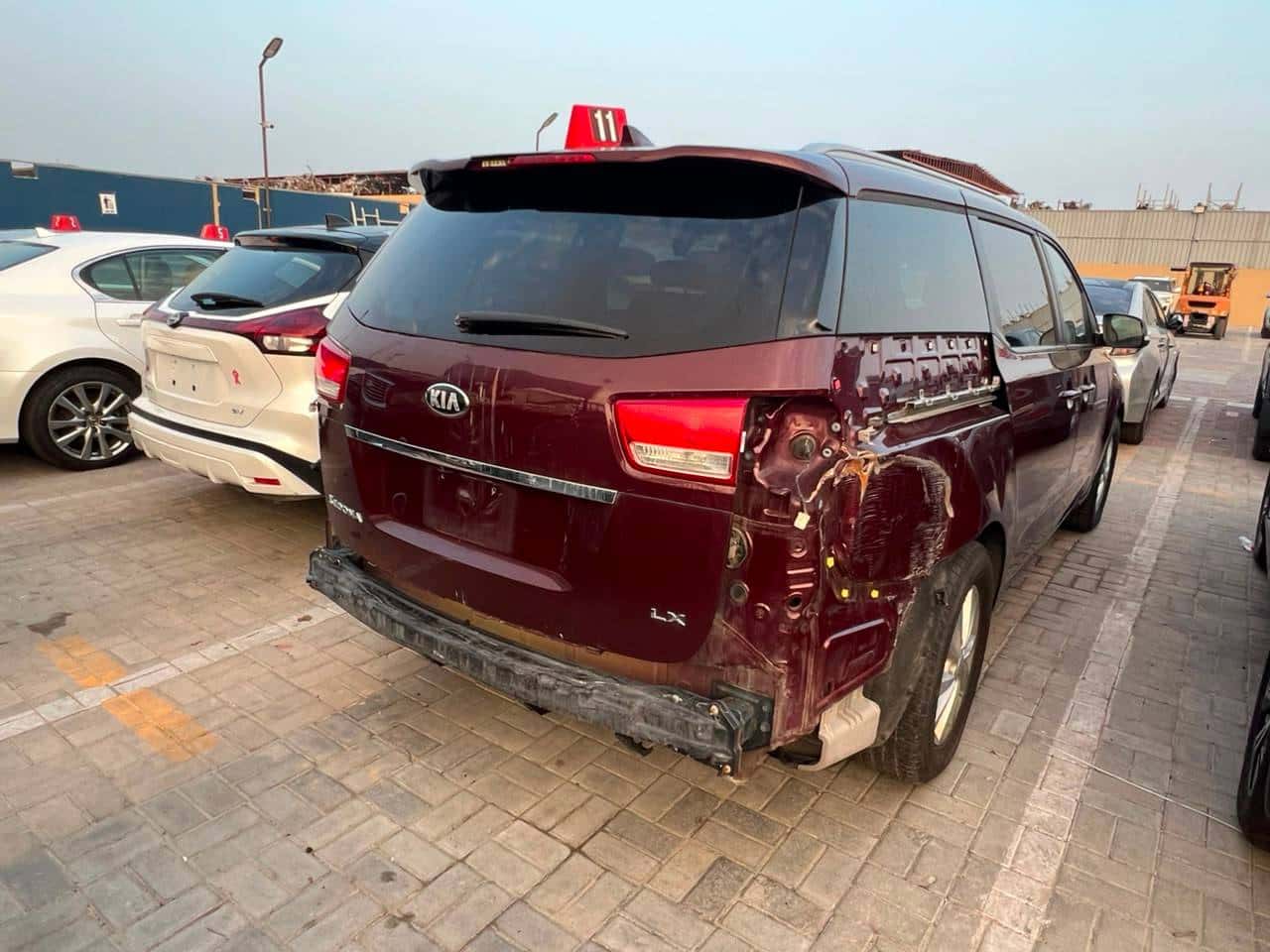 KIA SEDONA 2017 thumbnail 5