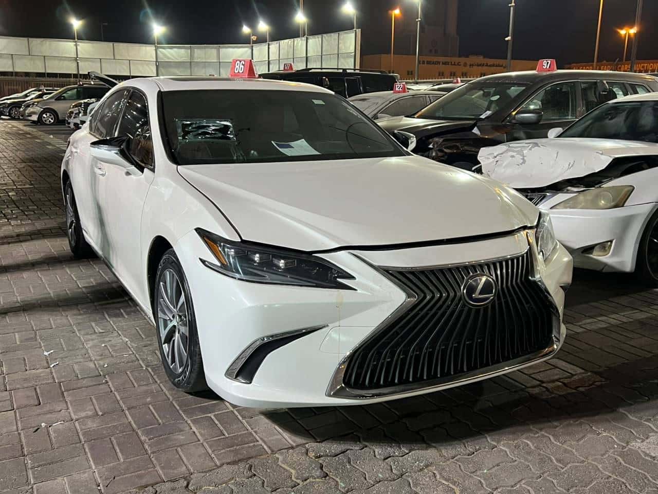 Lexus ES 300H 2019 thumbnail 1
