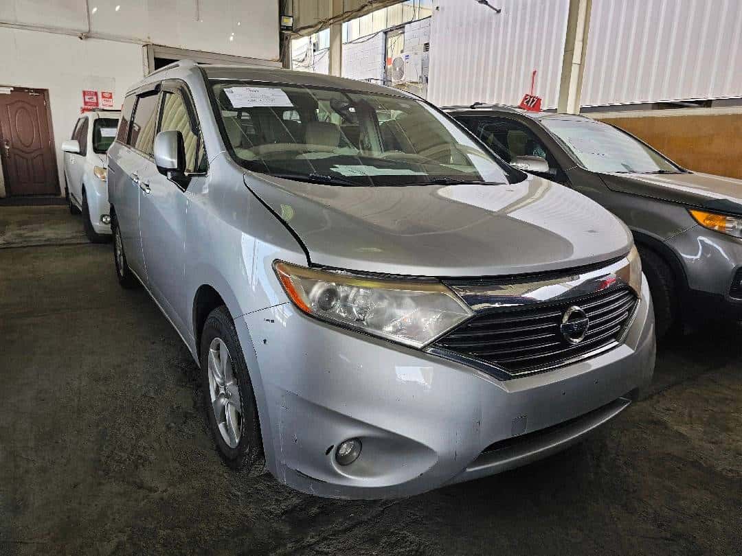 Nissan Quest 2016 thumbnail 1