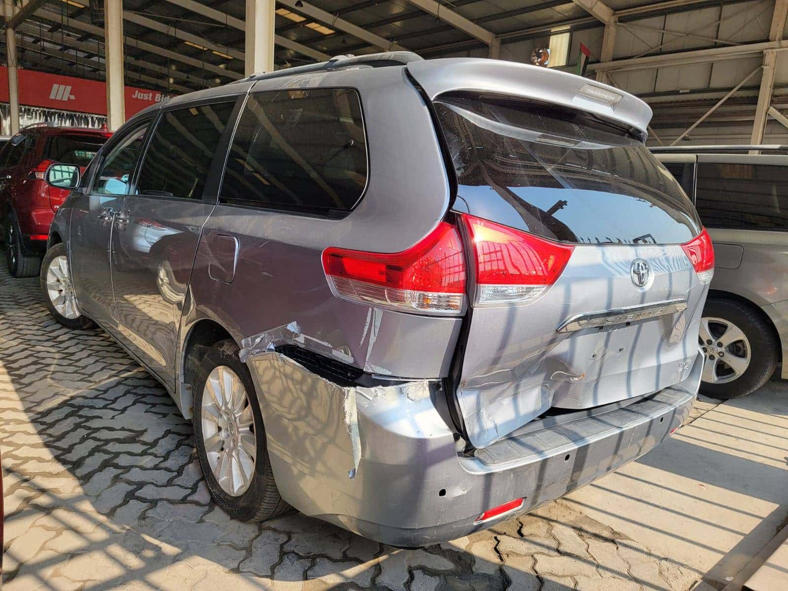 Toyota Sienna 2011 thumbnail 3