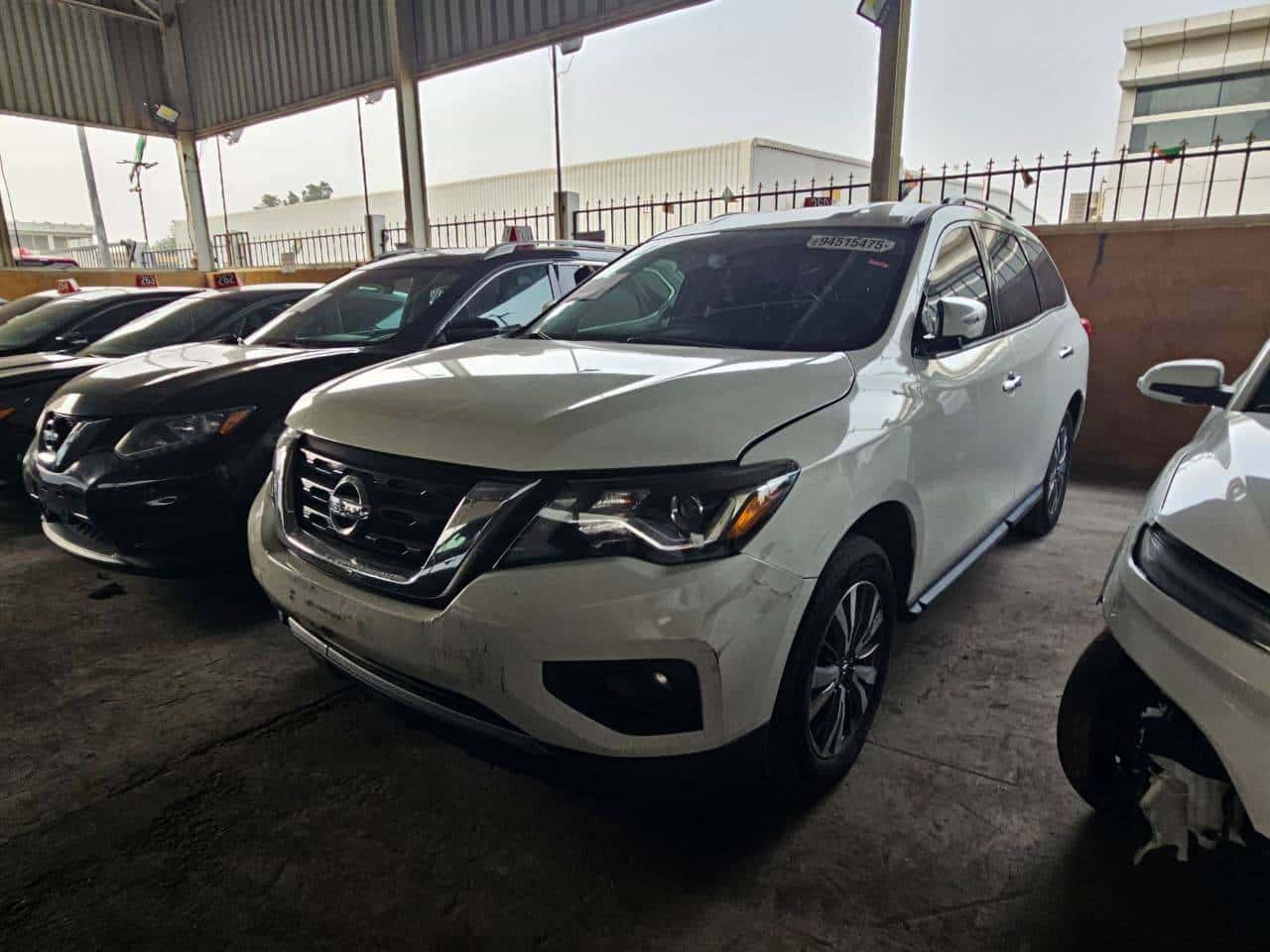 Nissan Pathfinder 2018 thumbnail 2