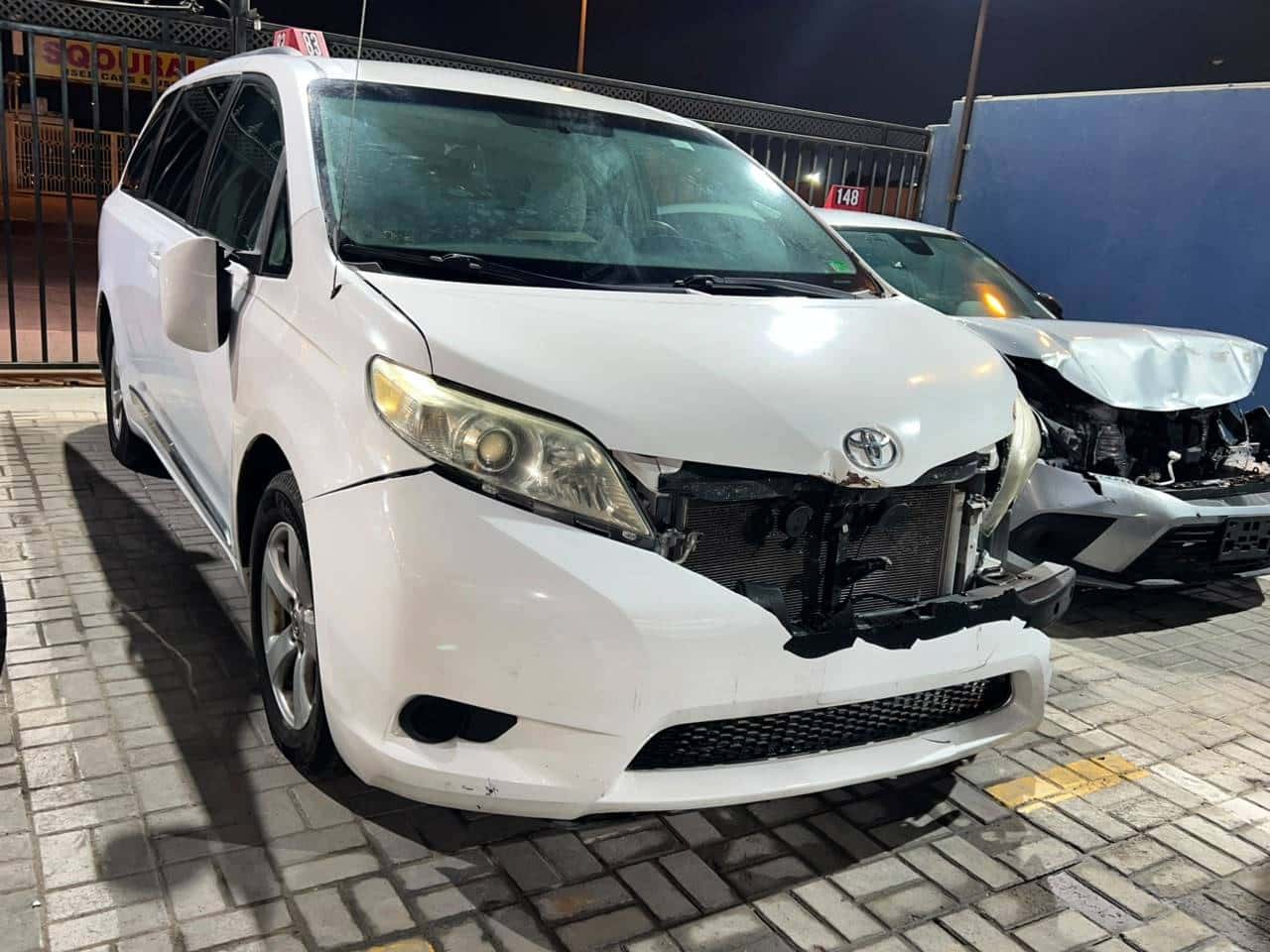 Toyota Sienna 2011 thumbnail 5