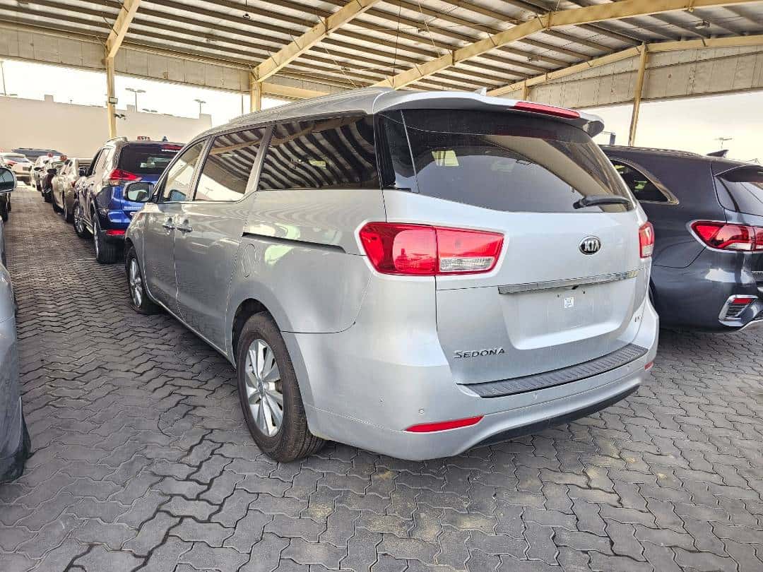 Kia Sedona 2016 thumbnail 1