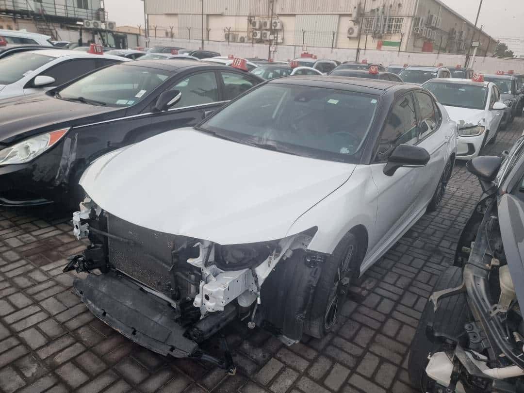 Toyota Camry 2019 thumbnail 2