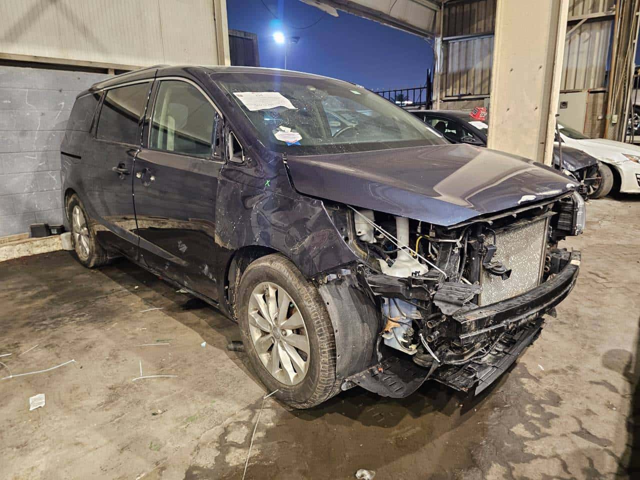KIA SEDONA 2016 thumbnail 3