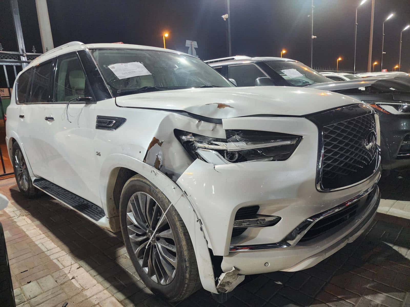 INFINITI QX80 2019 thumbnail 3