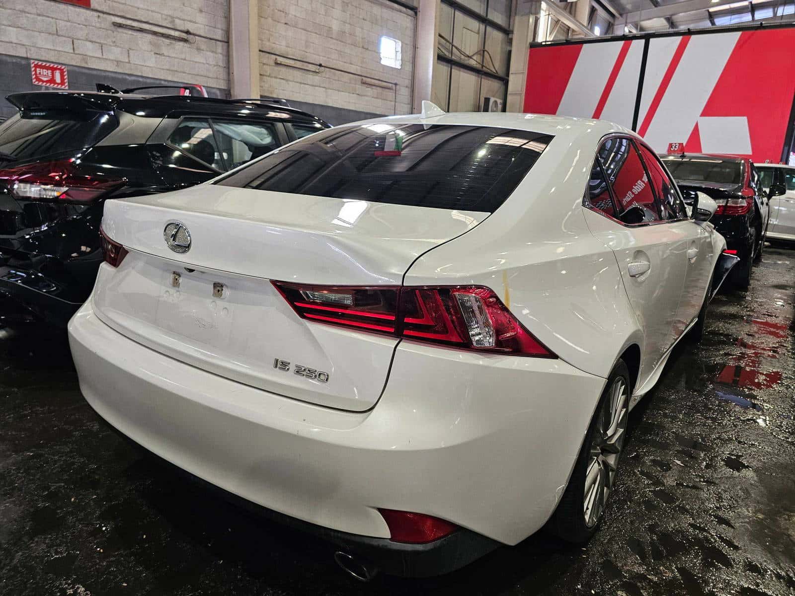 Lexus IS 250 2015 thumbnail 2
