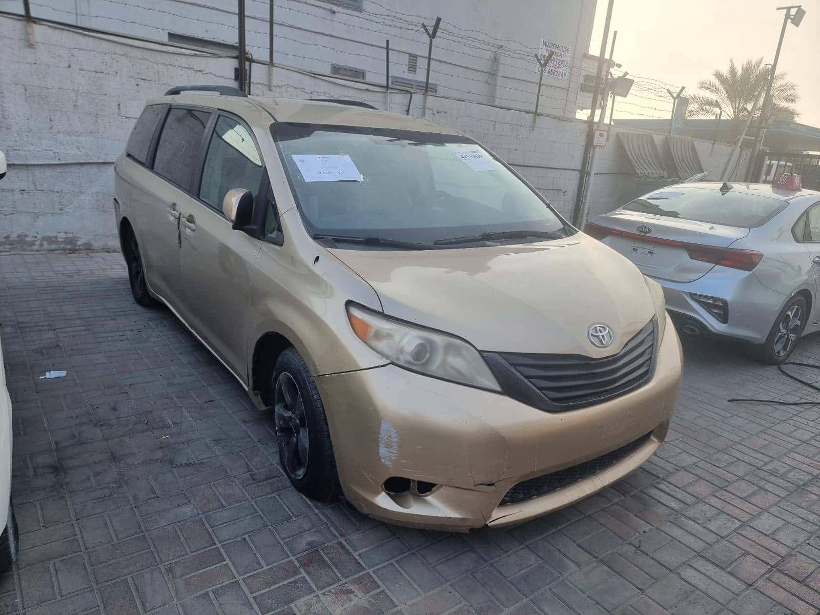 Toyota Sienna 2011 thumbnail 1