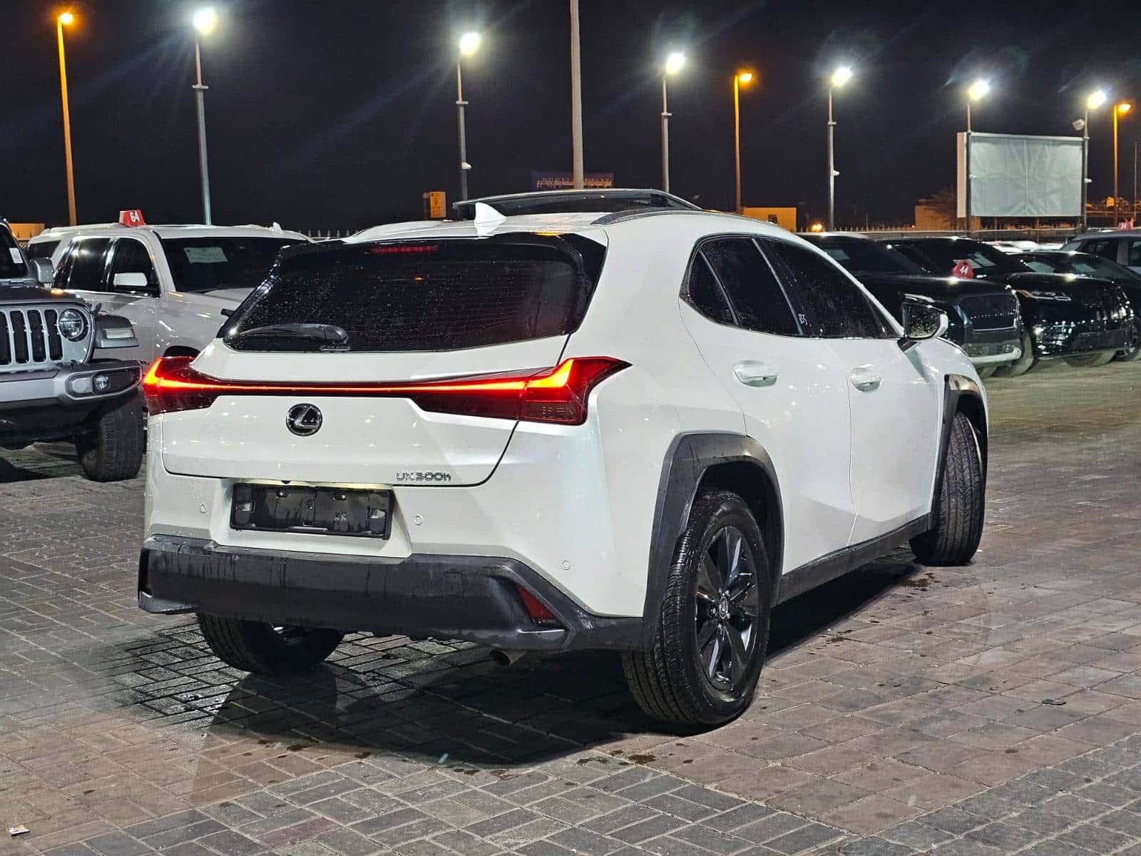 LEXUS UX 300H 2025 thumbnail 4