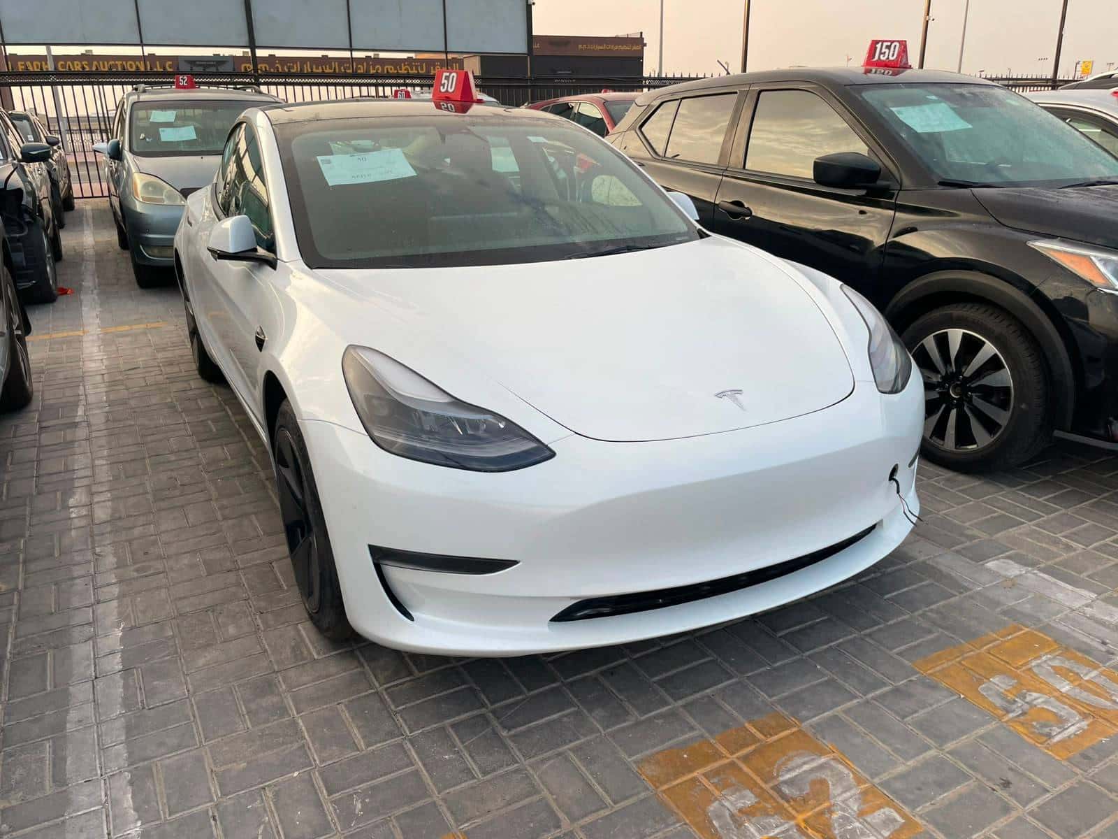TESLA MODEL 3 2023 thumbnail 4
