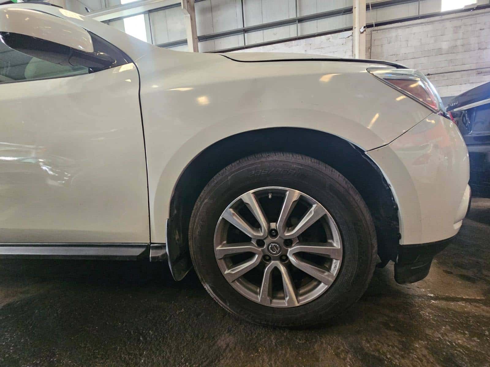 Nissan Pathfinder 2015 thumbnail 2