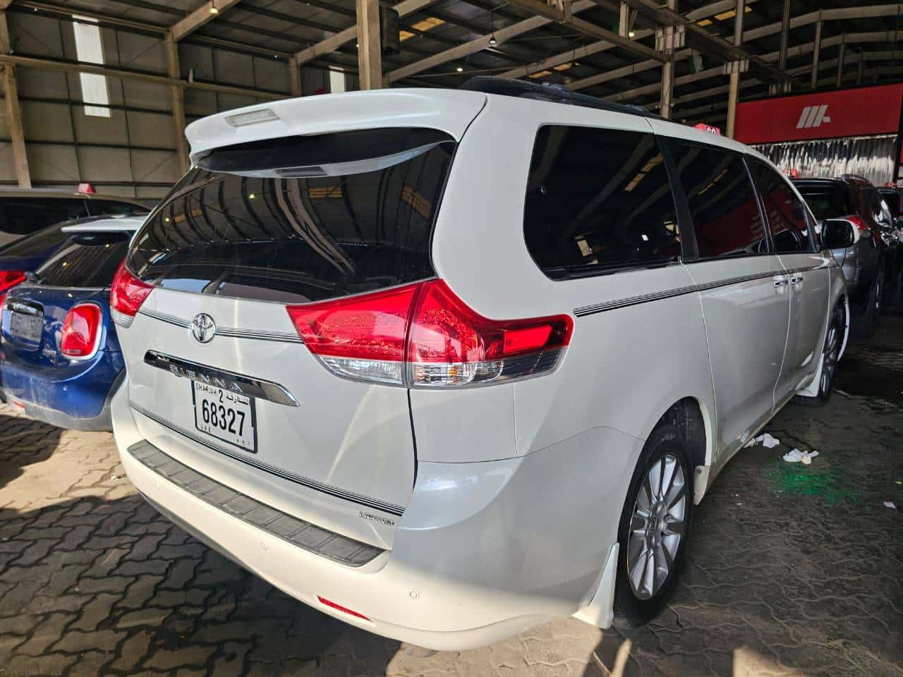 Toyota Sienna 2011 thumbnail 5