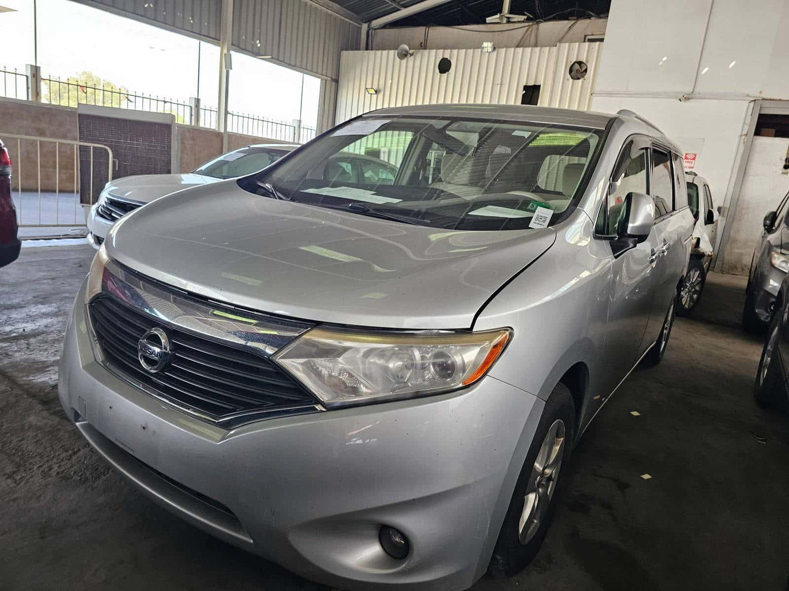 Nissan Quest 2016 thumbnail 3