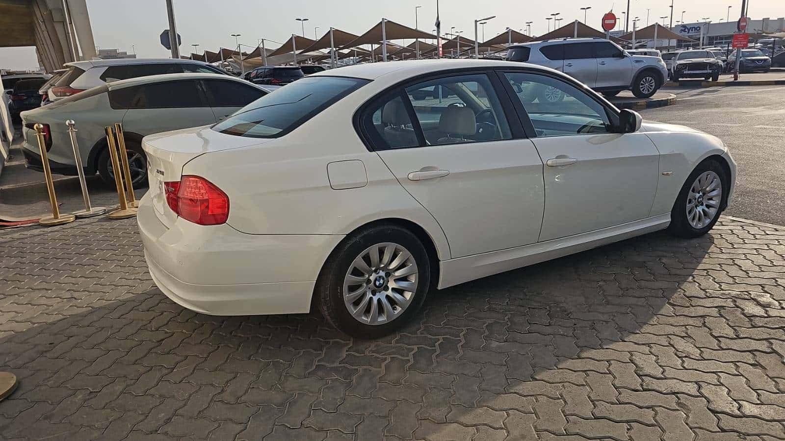 BMW 320 I 2010 thumbnail 5