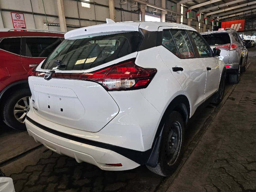 NISSAN KICKS 2023 thumbnail 1
