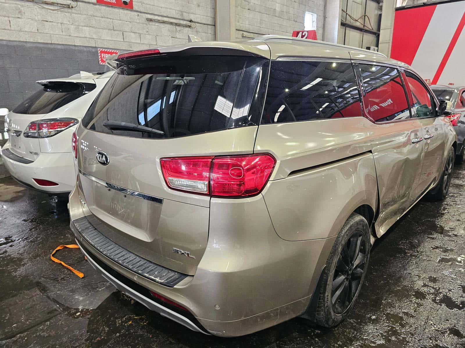 Kia Sedona 2015 thumbnail 5
