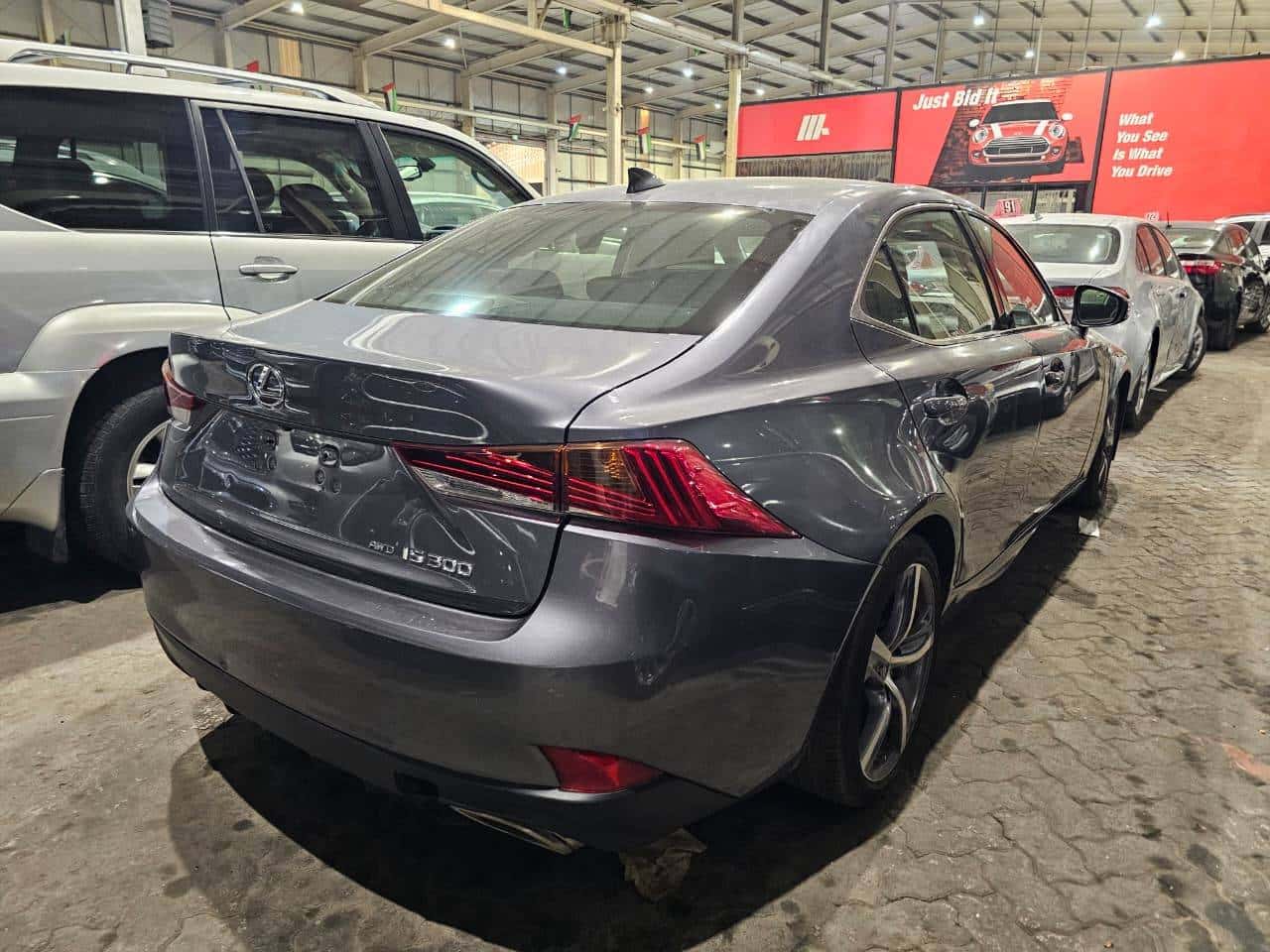LEXUS IS 300 2018 thumbnail 4
