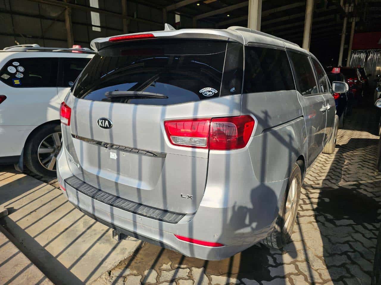 Kia Sedona 2016 thumbnail 5