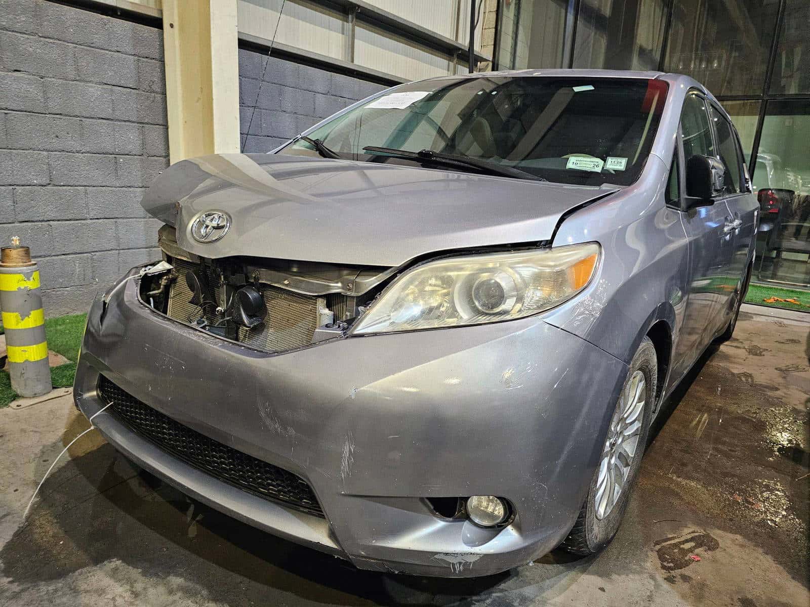 TOYOTA SIENNA 2013 thumbnail 4