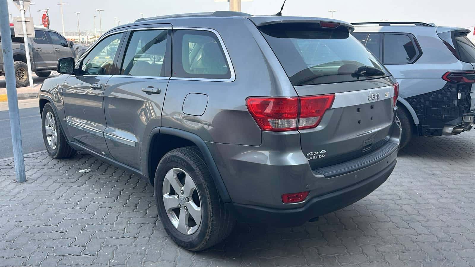 Jeep GRAND CHEROKEE LAREDO 2013 thumbnail 5