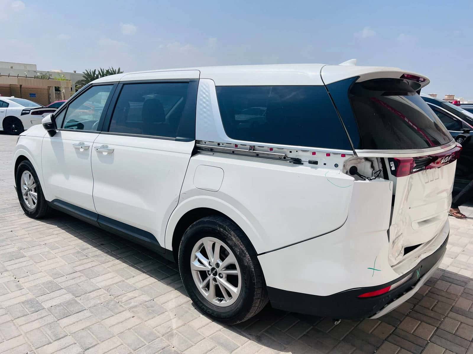 Kia CARNIVAL LX 2023 thumbnail 4