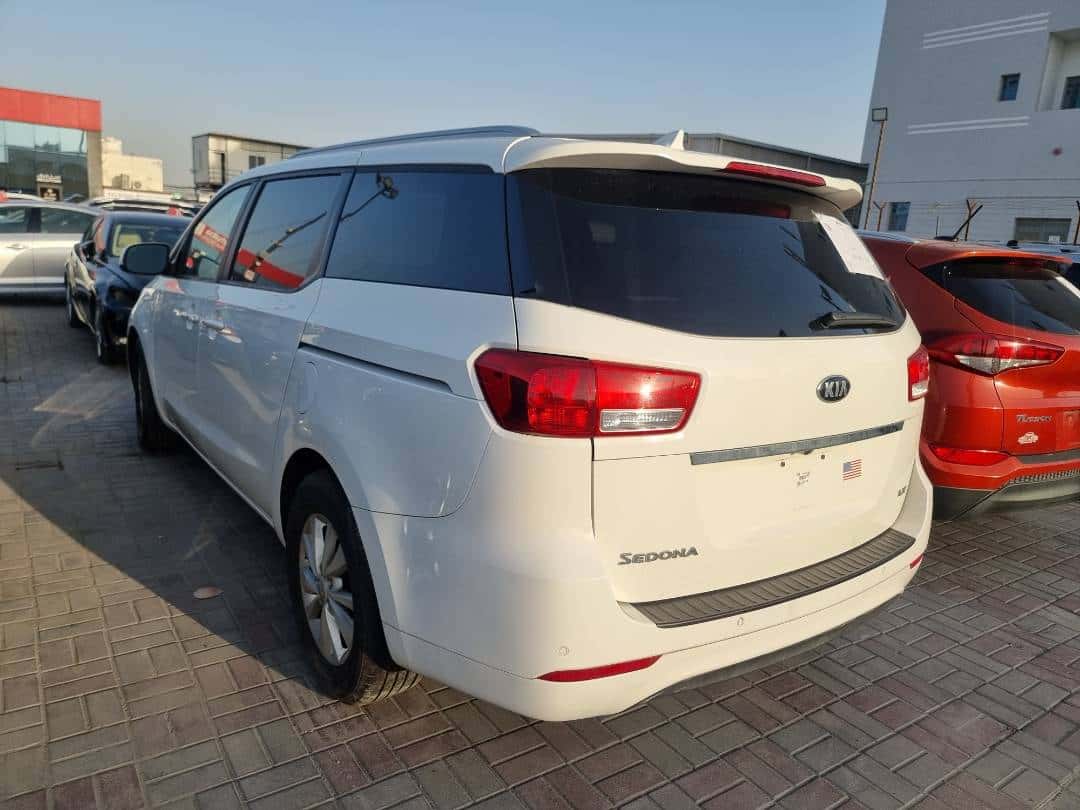 Kia Sedona 2017 thumbnail 4