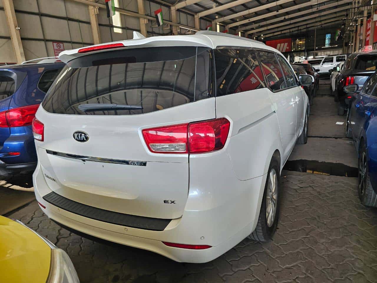 Kia Sedona 2016 thumbnail 3