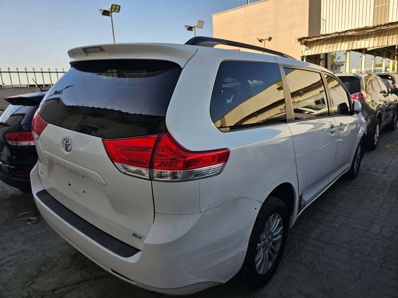 TOYOTA SIENNA 2013 thumbnail 3