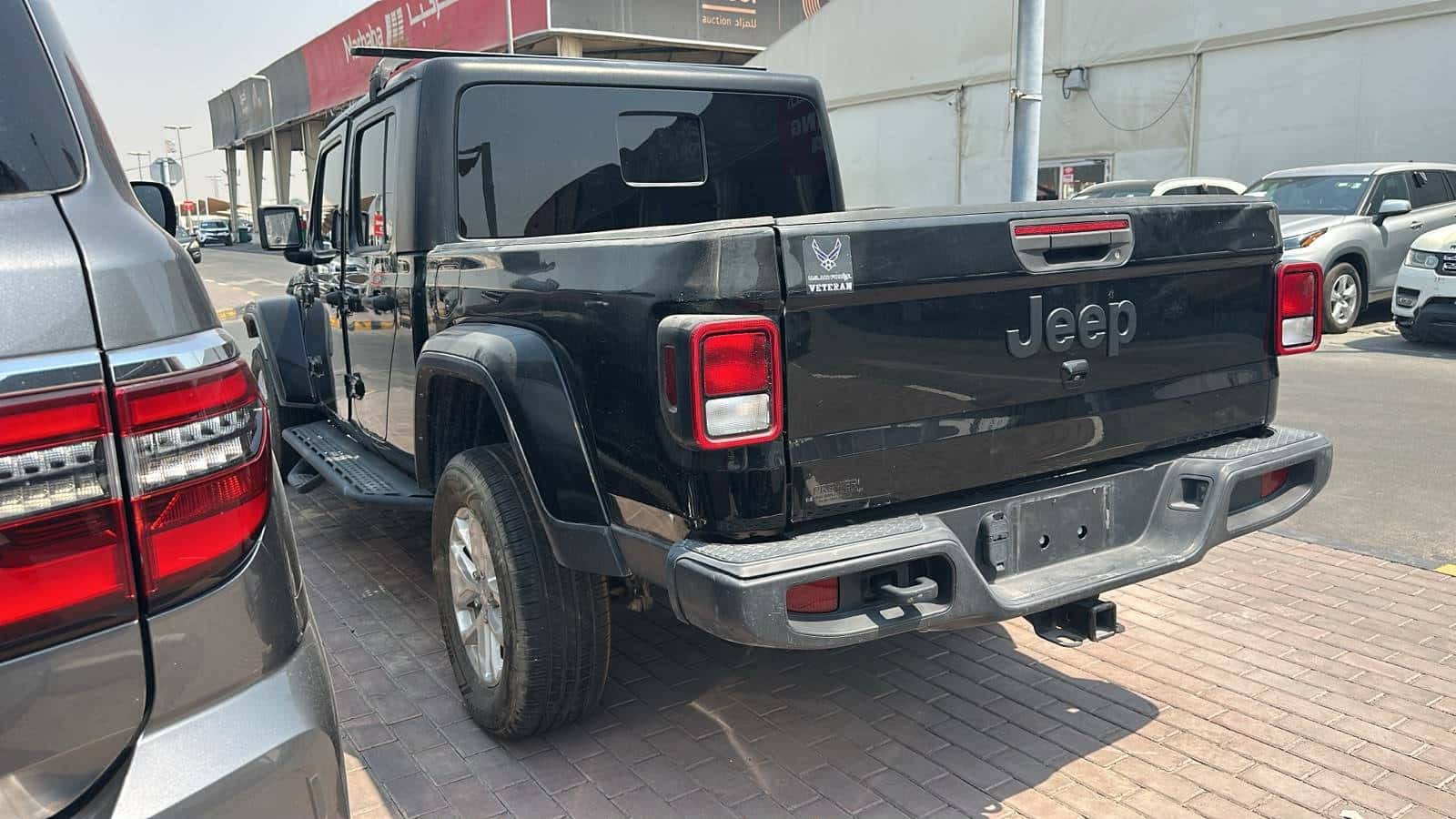 Jeep Gladiator 2023 thumbnail 4