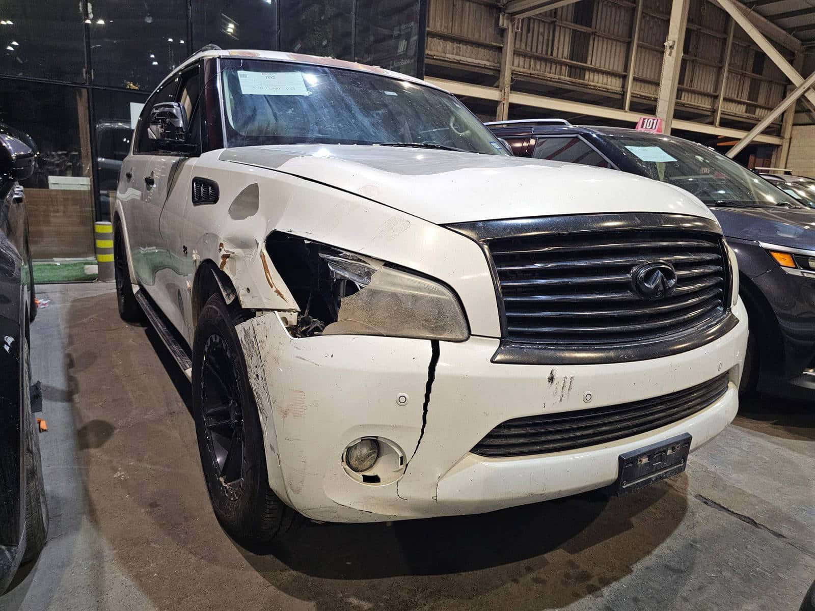 INFINITI QX80 2014 thumbnail 2