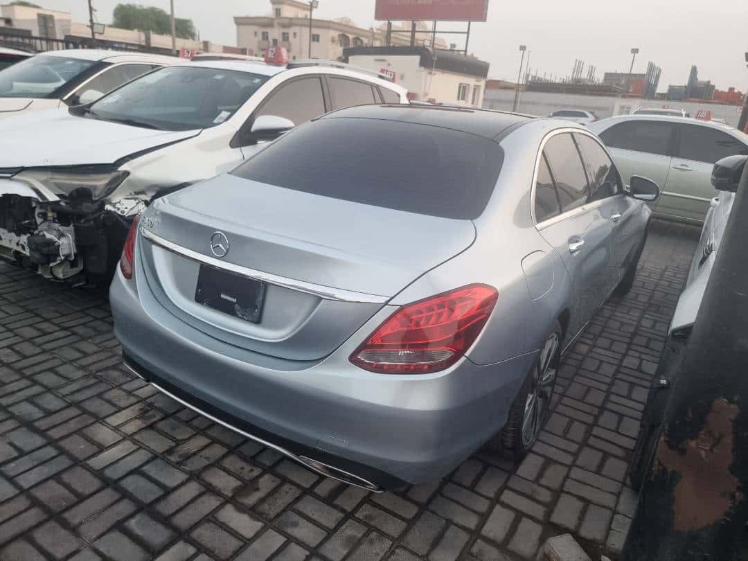 MERCEDES BENZ C300 2018 thumbnail 4