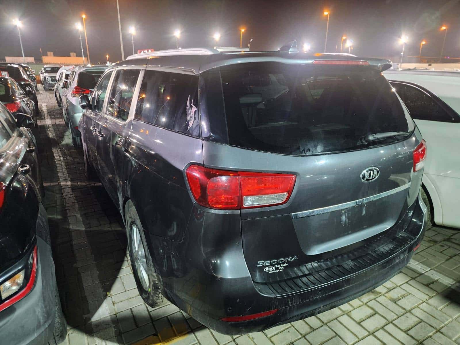 Kia Sedona 2017 thumbnail 4