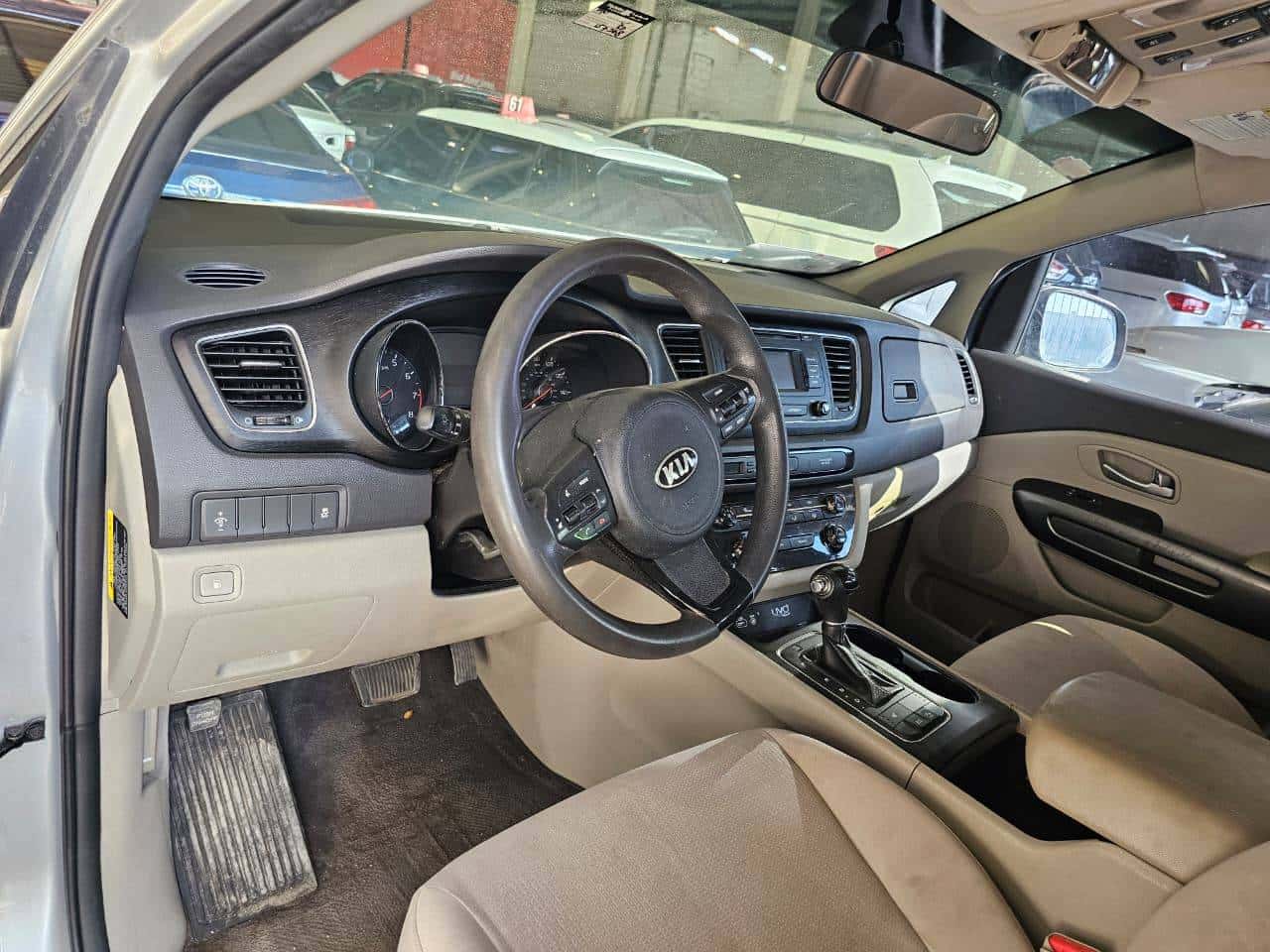 Kia Sedona 2016 thumbnail 7
