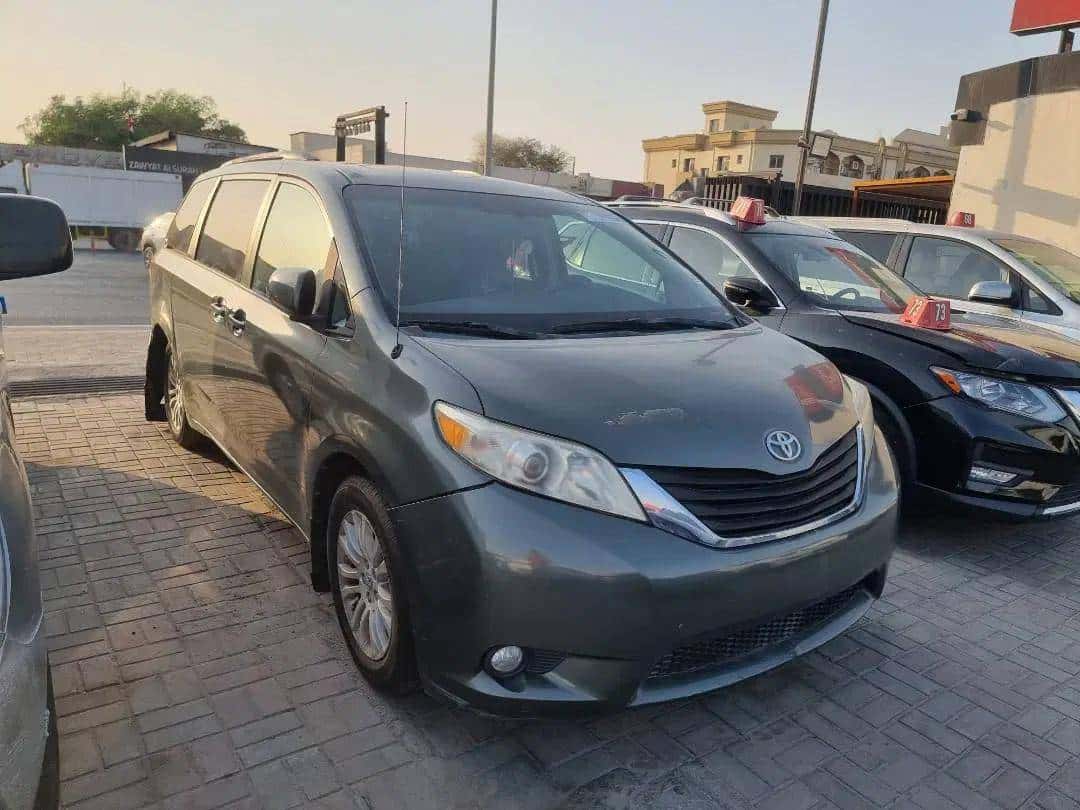 TOYOTA SIENNA - Exterior