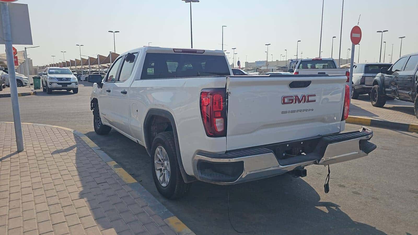 GMC Sierra 2025 thumbnail 2