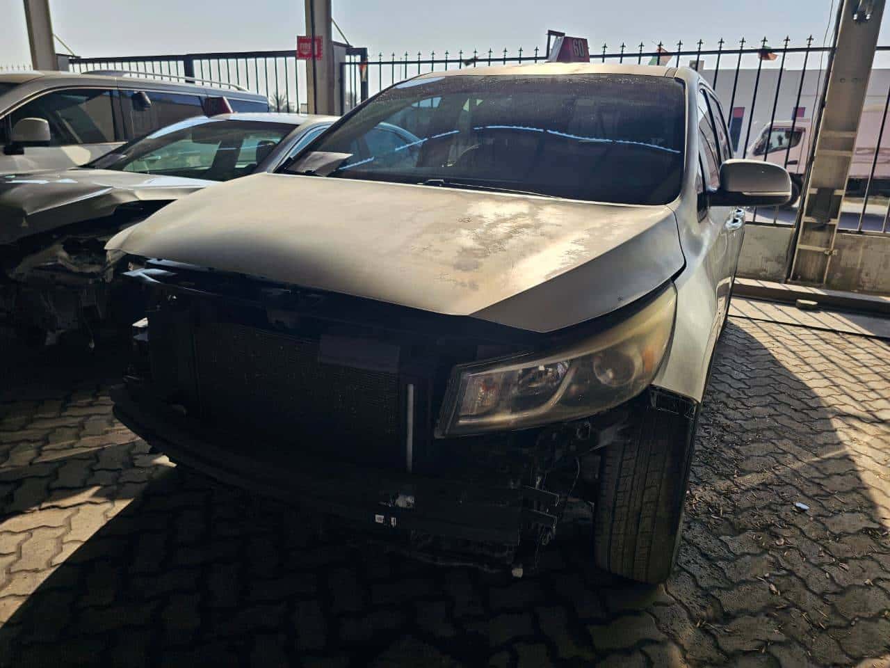 Kia Sedona 2016 thumbnail 3