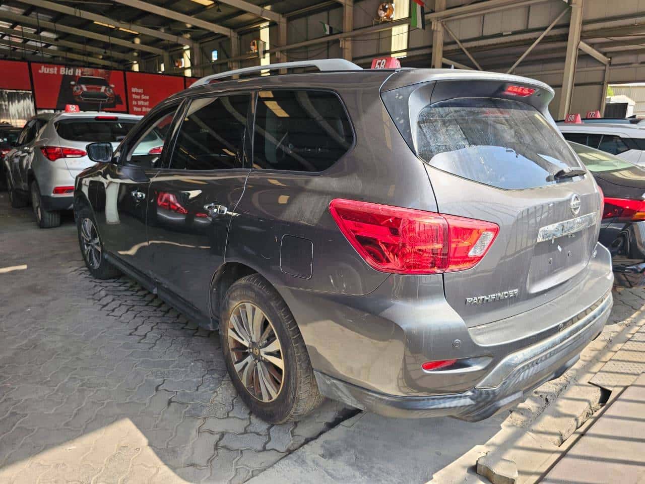 Nissan Pathfinder 2017 thumbnail 4